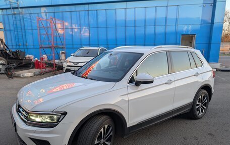Volkswagen Tiguan II, 2019 год, 2 420 000 рублей, 3 фотография