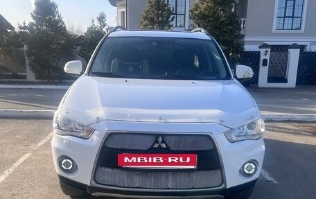 Mitsubishi Outlander III рестайлинг 3, 2011 год, 1 560 000 рублей, 2 фотография