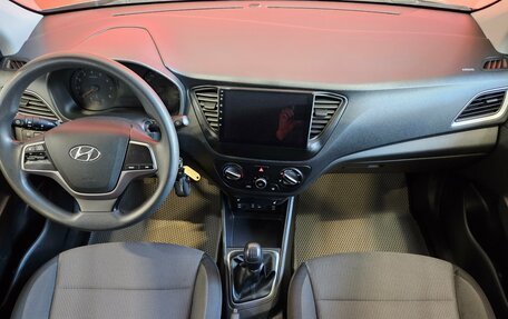 Hyundai Solaris II рестайлинг, 2017 год, 1 195 000 рублей, 9 фотография