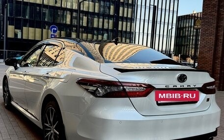 Toyota Camry, 2021 год, 2 500 000 рублей, 5 фотография