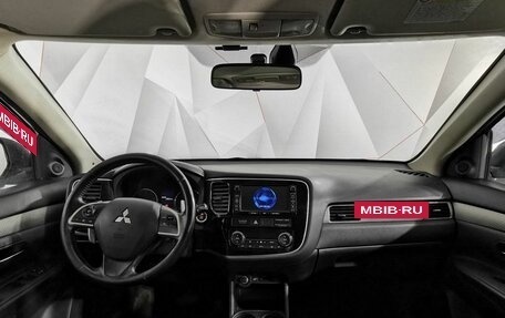 Mitsubishi Outlander III рестайлинг 3, 2013 год, 1 125 000 рублей, 14 фотография