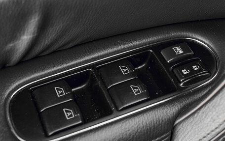Nissan Patrol, 2012 год, 2 300 000 рублей, 25 фотография