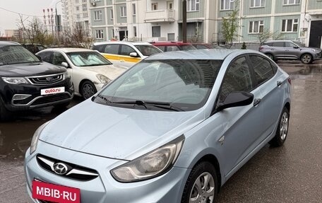 Hyundai Solaris II рестайлинг, 2011 год, 950 000 рублей, 3 фотография