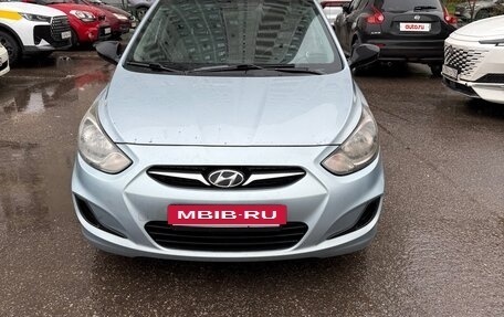 Hyundai Solaris II рестайлинг, 2011 год, 950 000 рублей, 2 фотография