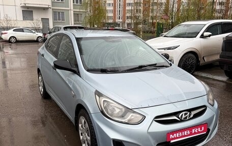 Hyundai Solaris II рестайлинг, 2011 год, 950 000 рублей, 4 фотография