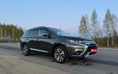 Mitsubishi Outlander III рестайлинг 3, 2019 год, 3 950 000 рублей, 1 фотография