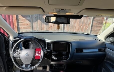 Mitsubishi Outlander III рестайлинг 3, 2019 год, 3 950 000 рублей, 5 фотография