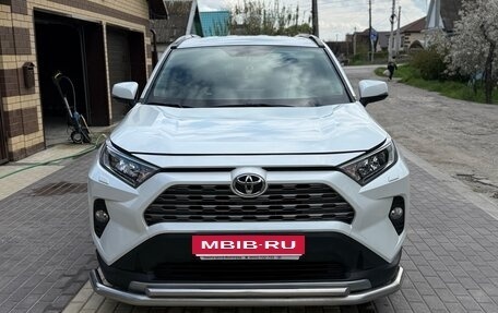 Toyota RAV4, 2019 год, 3 050 000 рублей, 5 фотография