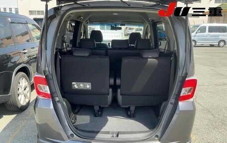 Honda Freed I, 2014 год, 750 000 рублей, 10 фотография