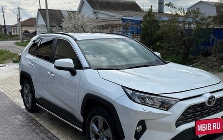 Toyota RAV4, 2019 год, 3 050 000 рублей, 7 фотография