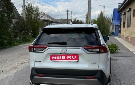 Toyota RAV4, 2019 год, 3 050 000 рублей, 8 фотография