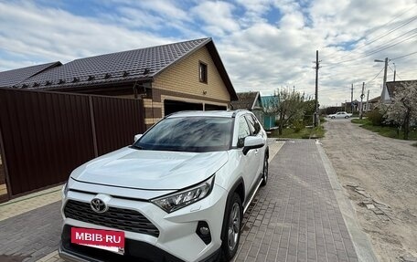 Toyota RAV4, 2019 год, 3 050 000 рублей, 6 фотография