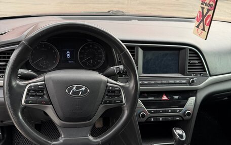 Hyundai Elantra VI рестайлинг, 2018 год, 1 500 000 рублей, 9 фотография