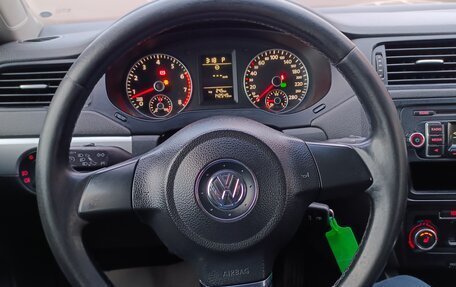 Volkswagen Jetta VI, 2011 год, 910 000 рублей, 14 фотография