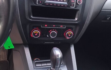 Volkswagen Jetta VI, 2011 год, 910 000 рублей, 22 фотография