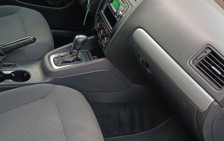 Volkswagen Jetta VI, 2011 год, 910 000 рублей, 27 фотография