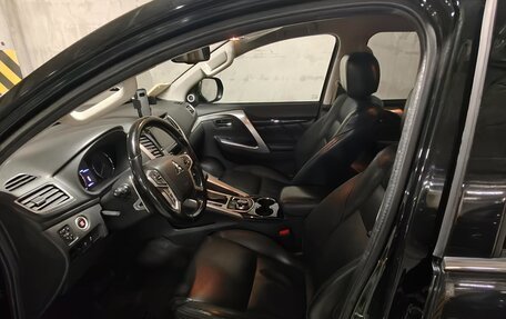 Mitsubishi Pajero Sport III рестайлинг, 2017 год, 2 250 000 рублей, 5 фотография