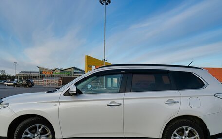 Mitsubishi Outlander III рестайлинг 3, 2014 год, 2 100 000 рублей, 14 фотография