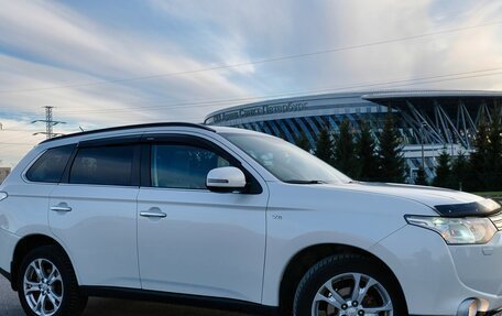 Mitsubishi Outlander III рестайлинг 3, 2014 год, 2 100 000 рублей, 9 фотография