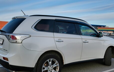 Mitsubishi Outlander III рестайлинг 3, 2014 год, 2 100 000 рублей, 6 фотография