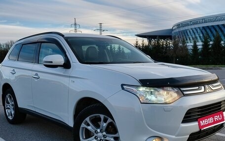 Mitsubishi Outlander III рестайлинг 3, 2014 год, 2 100 000 рублей, 10 фотография