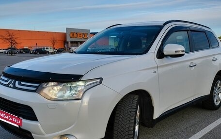 Mitsubishi Outlander III рестайлинг 3, 2014 год, 2 100 000 рублей, 13 фотография