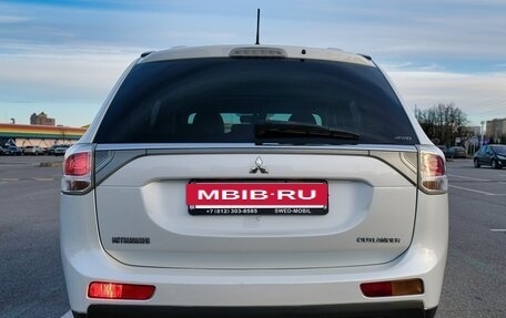 Mitsubishi Outlander III рестайлинг 3, 2014 год, 2 100 000 рублей, 7 фотография