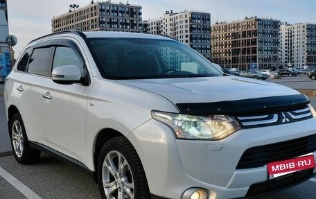 Mitsubishi Outlander III рестайлинг 3, 2014 год, 2 100 000 рублей, 5 фотография