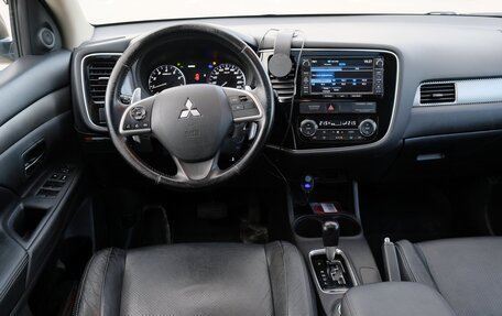 Mitsubishi Outlander III рестайлинг 3, 2014 год, 2 100 000 рублей, 26 фотография