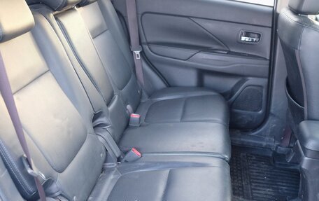 Mitsubishi Outlander III рестайлинг 3, 2014 год, 2 100 000 рублей, 20 фотография