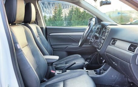 Mitsubishi Outlander III рестайлинг 3, 2014 год, 2 100 000 рублей, 21 фотография