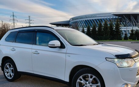 Mitsubishi Outlander III рестайлинг 3, 2014 год, 2 100 000 рублей, 30 фотография