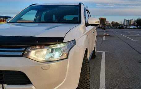 Mitsubishi Outlander III рестайлинг 3, 2014 год, 2 100 000 рублей, 33 фотография