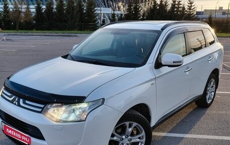 Mitsubishi Outlander III рестайлинг 3, 2014 год, 2 100 000 рублей, 35 фотография