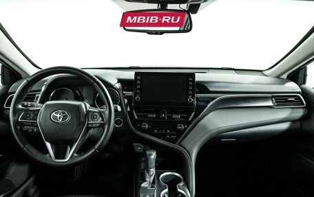 Toyota Camry, 2021 год, 3 050 000 рублей, 2 фотография