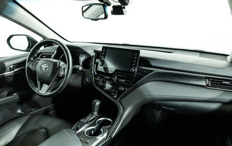 Toyota Camry, 2021 год, 3 050 000 рублей, 21 фотография