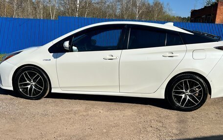 Toyota Prius IV XW50, 2016 год, 1 640 000 рублей, 3 фотография