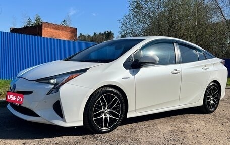 Toyota Prius IV XW50, 2016 год, 1 640 000 рублей, 2 фотография