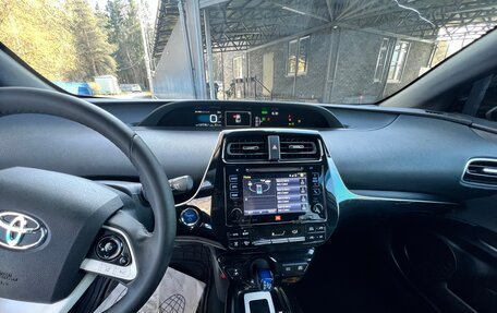 Toyota Prius IV XW50, 2016 год, 1 640 000 рублей, 8 фотография