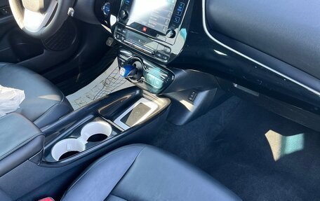 Toyota Prius IV XW50, 2016 год, 1 640 000 рублей, 13 фотография