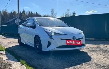 Toyota Prius IV XW50, 2016 год, 1 640 000 рублей, 7 фотография