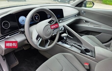 Hyundai Elantra, 2024 год, 2 290 000 рублей, 17 фотография