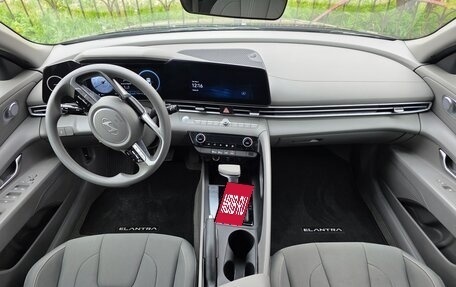 Hyundai Elantra, 2024 год, 2 290 000 рублей, 16 фотография