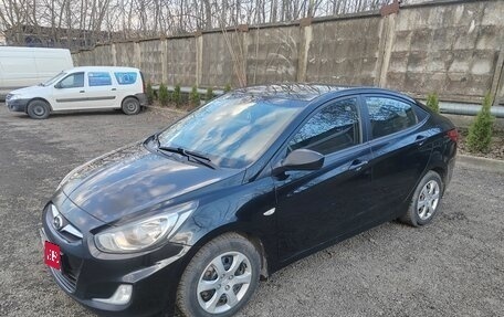 Hyundai Solaris II рестайлинг, 2011 год, 600 000 рублей, 1 фотография