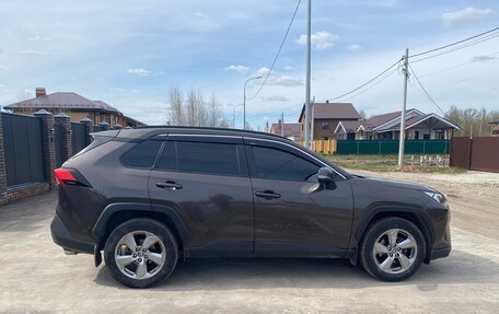 Toyota RAV4, 2021 год, 3 290 000 рублей, 3 фотография