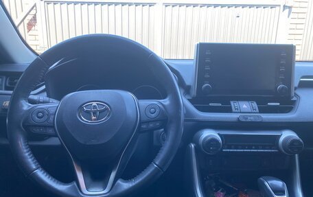 Toyota RAV4, 2021 год, 3 290 000 рублей, 6 фотография