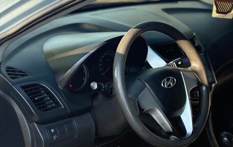 Hyundai Solaris II рестайлинг, 2013 год, 655 000 рублей, 10 фотография