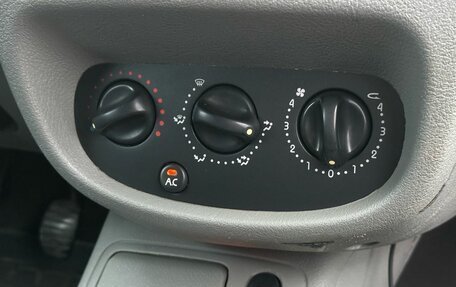 Renault Symbol I, 2004 год, 350 000 рублей, 20 фотография
