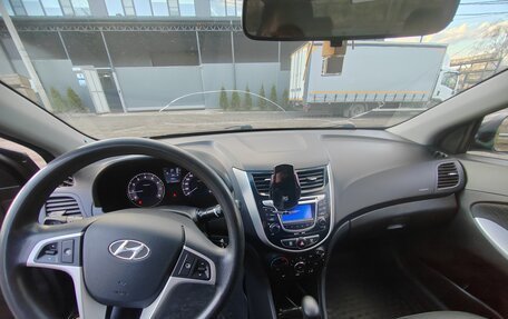 Hyundai Solaris II рестайлинг, 2011 год, 600 000 рублей, 7 фотография
