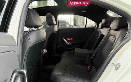 Mercedes-Benz A-Класс, 2022 год, 2 450 000 рублей, 11 фотография
